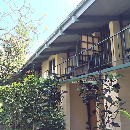 Dolphin Bay Hotel Hilo Exterior photo