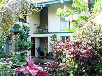 Dolphin Bay Hotel Hilo Exterior photo