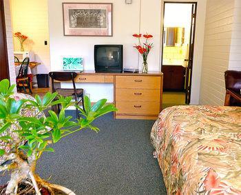 Dolphin Bay Hotel Hilo Exterior photo