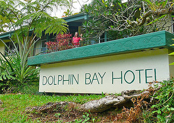 Dolphin Bay Hotel Hilo Exterior photo